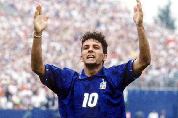 Photo - Football legends who wore No. 10 jersey
