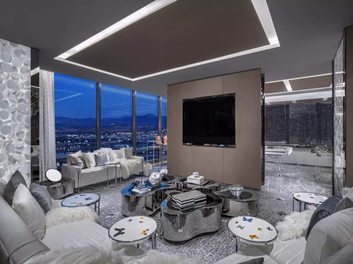 Palms_DamienHirst_DownstairTVRoom_v5