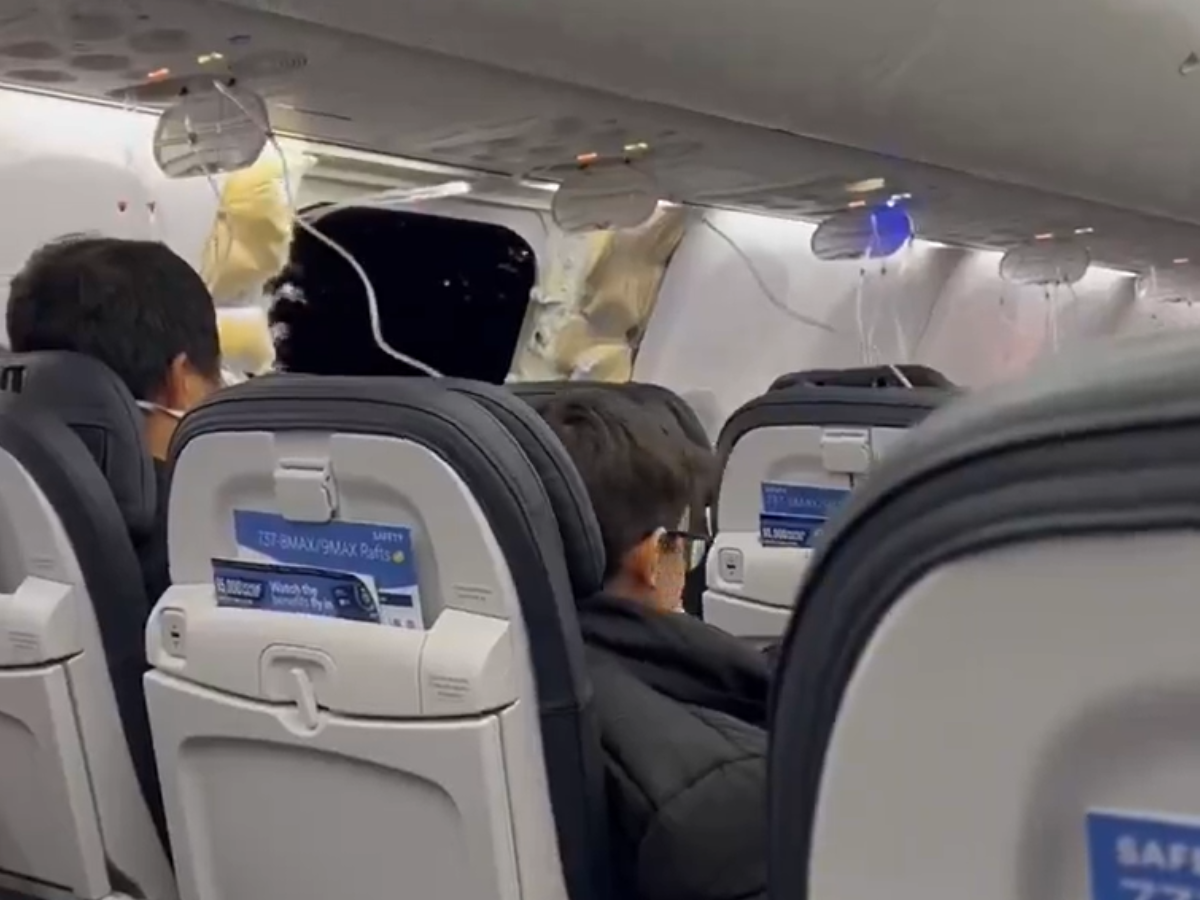 'Airline's Boeing 737-9 fleet grounded'