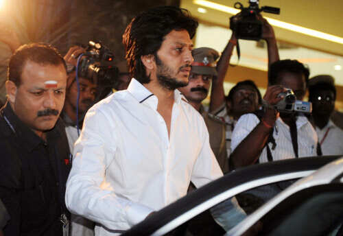 Family bids tearful adieu to Vilasrao