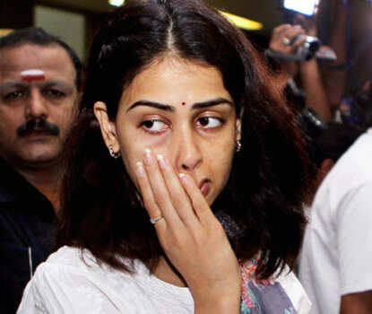 Family bids tearful adieu to Vilasrao