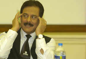 Sahara chief Subrata Roy surrenders, taken into custody by police