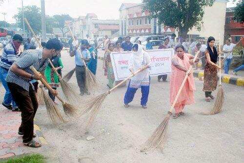 Army takes PM Modi's Swachh Bharat mission to Mt Everest