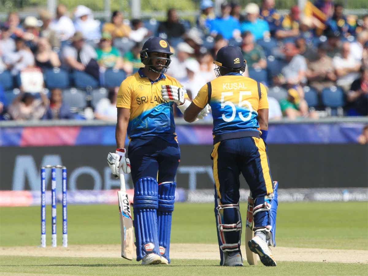 Perera and Fernando steady the Lankan innings