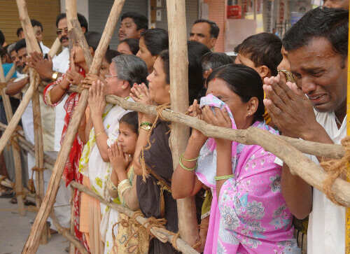 Devotees mourn Baba's death