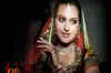 Watch Sonakshi's sexy hot desi look
