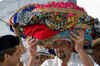 Sanjay Dutt mobbed at Ajmer Sharif