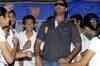 Yuvraj Singh apes 'Dabangg' Salman Khan
