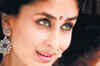 Kareena Kapoor looks sizzling hot in Ra.One