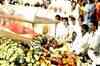 Sachin at Puttaparthi for last darshan of Sathya Sai Baba 