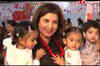 Farah Khan gives parenting tips to Manyata Dutt