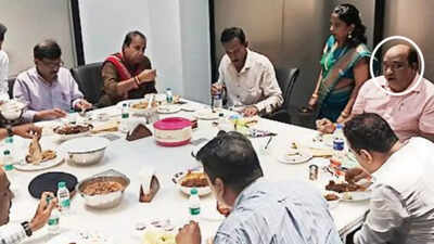 NCP leader Anil Deshmukh & Sanjay Raut dine with MCOCA accused, BJP MLA Nitesh Rane tweets &lsquo;Gang Bhojan&rsquo;