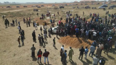 Gunmen kill 25 in restive central Nigeria state