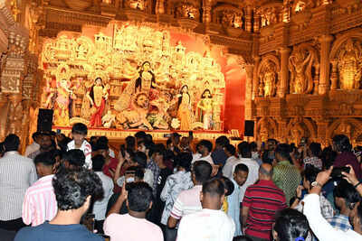 People throng Durga Puja pandals in Ranchi on Saptami