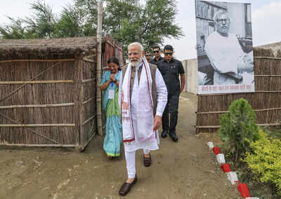 RJD talking of pistols & guns, will bring back &lsquo;jungle raj&rsquo;: PM