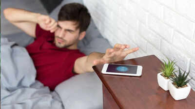 Doctors warn: Checking your phone in the morning is the reason you may be stressed and exhausted all day!