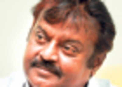 Captain's Arasangam now in Hindi