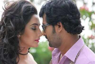 Caught: Ragini and Srinagara Kitty get intimate