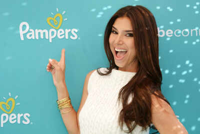 Roselyn Sanchez teaching baby girl Spanish