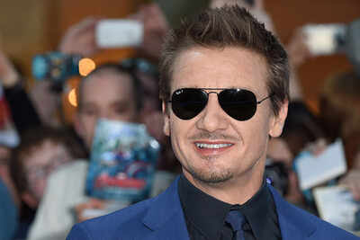 Jeremy Renner crashes strangers' wedding in Houston