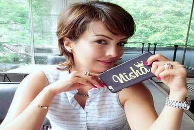 Nisha Rawal chops off her long tresses; sports a bold pixie cut