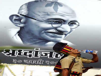 Vizagites observe Gandhi&rsquo;s 68th death anniversary