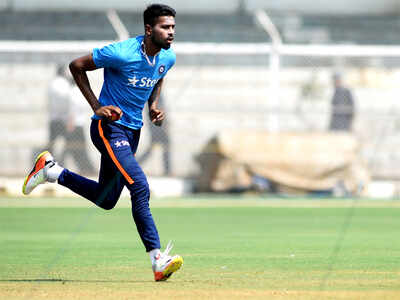 Under-bowled Hardik may not get new ball, feel experts
