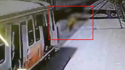 Mumbai: Woman ends life under train, her baby survives