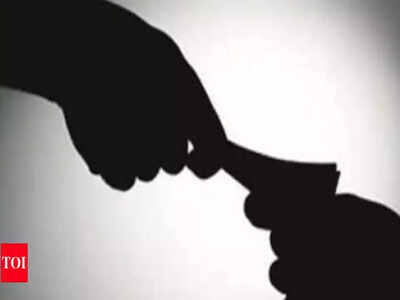 2 cops held for taking Rs 20,000 bribe in Hyderabad
