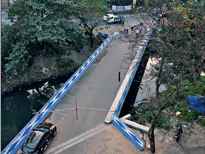 Kolkata: Cops, KMDA bank on RITES report to reopen new Karunamoyee slip bridge