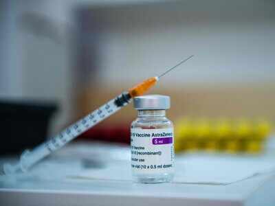 UK advises limiting AstraZeneca in under-30s amid clot worry