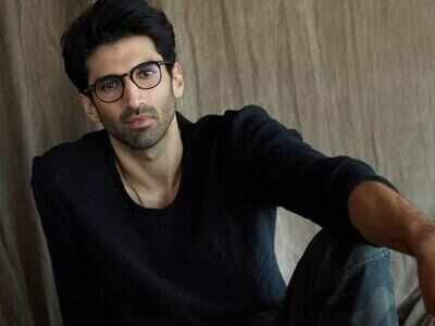 Aditya Roy Kapur's impromptu performance goes viral