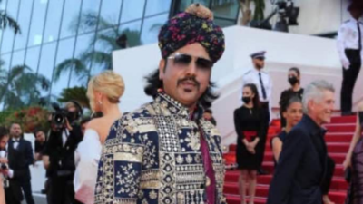 Rajasthan&rsquo;s Mame Khan 1st Indian folk artist to walk Cannes red carpet